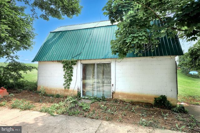 2241 CRALEY RD, Windsor, PA 17366