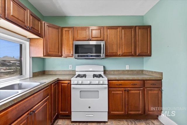 541 3rd St. E., Hansen, ID 83334