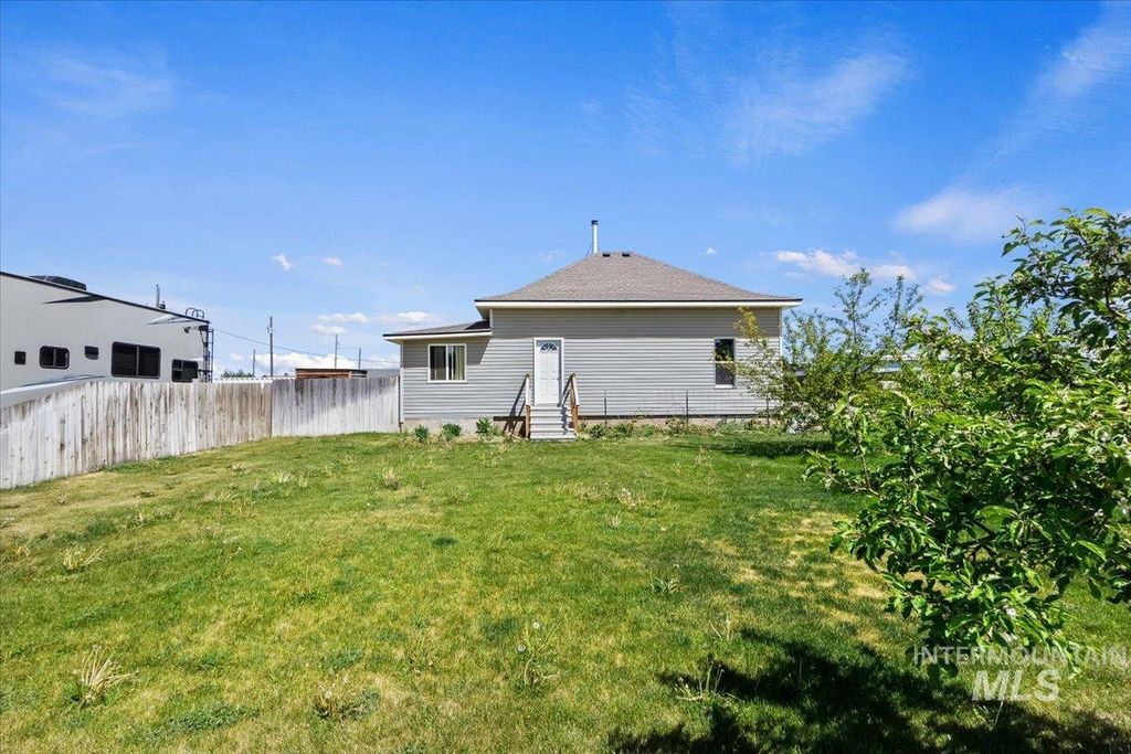 541 3rd St. E., Hansen, ID 83334