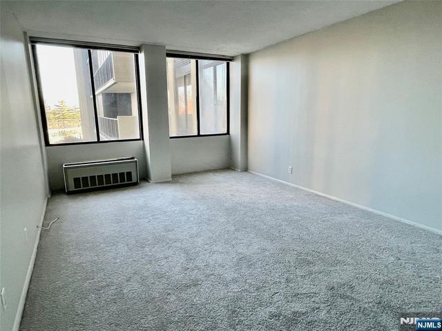 300 Winston Drive 106, Cliffside Park, NJ 07010