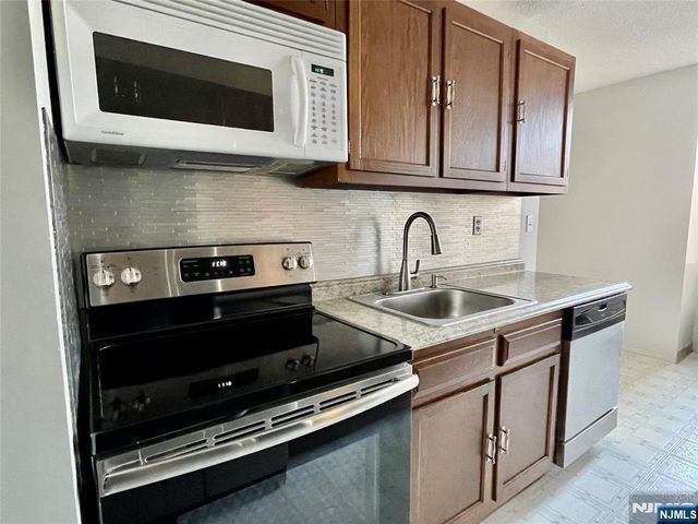 300 Winston Drive 106, Cliffside Park, NJ 07010