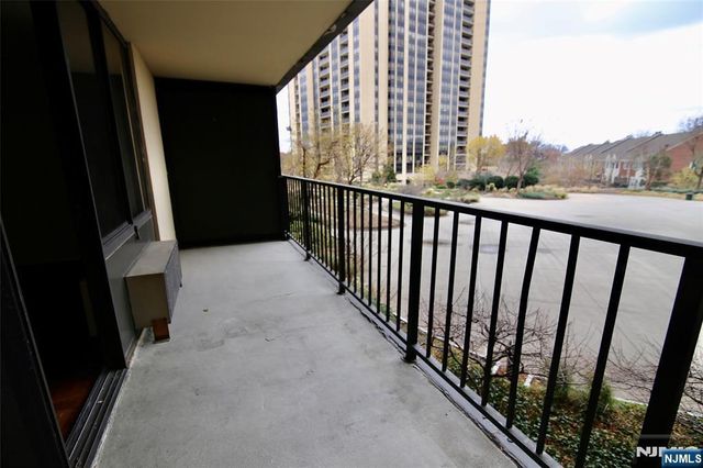 300 Winston Drive 106, Cliffside Park, NJ 07010