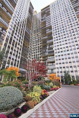 300 Winston Drive 106, Cliffside Park, NJ 07010