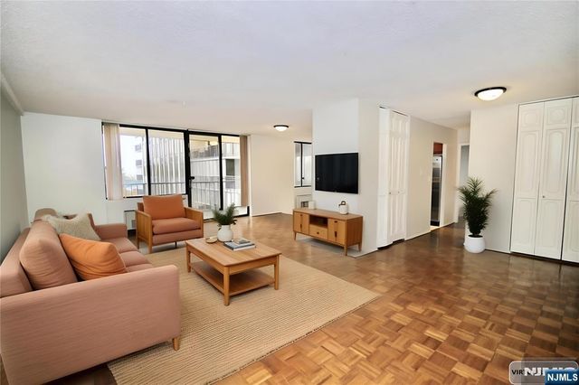 300 Winston Drive 106, Cliffside Park, NJ 07010