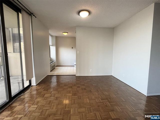 300 Winston Drive 106, Cliffside Park, NJ 07010