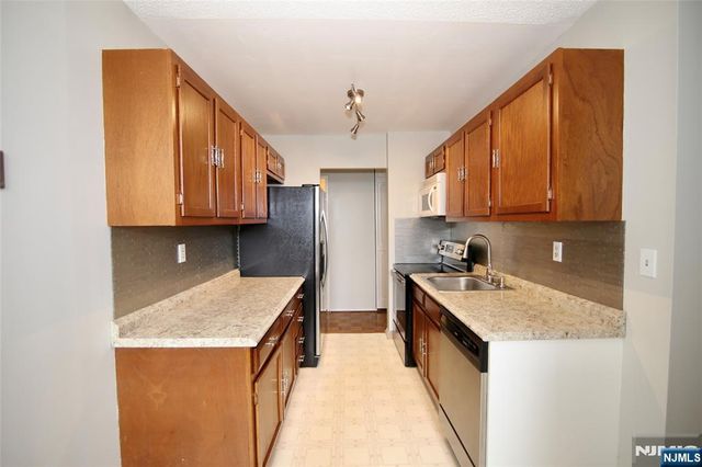 300 Winston Drive 106, Cliffside Park, NJ 07010