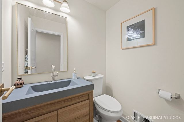 1110 S Fernandez Avenue, Arlington Heights, IL 60005