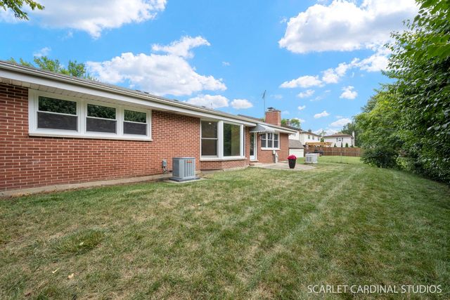 1110 S Fernandez Avenue, Arlington Heights, IL 60005