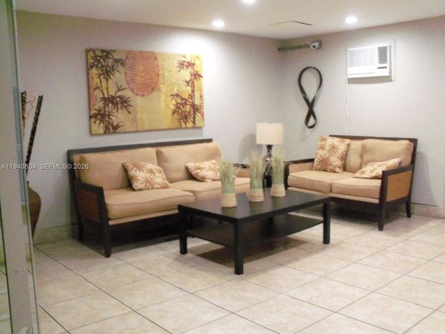 300 NE 14th Ave 206, Hallandale Beach, FL 33009