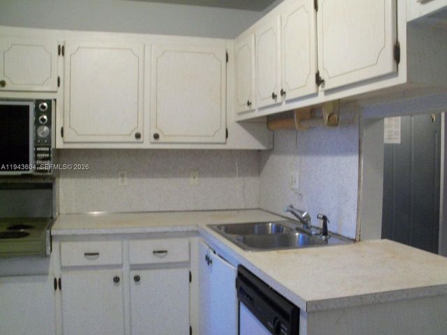 300 NE 14th Ave 206, Hallandale Beach, FL 33009