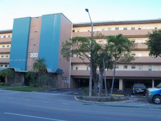 300 NE 14th Ave 206, Hallandale Beach, FL 33009