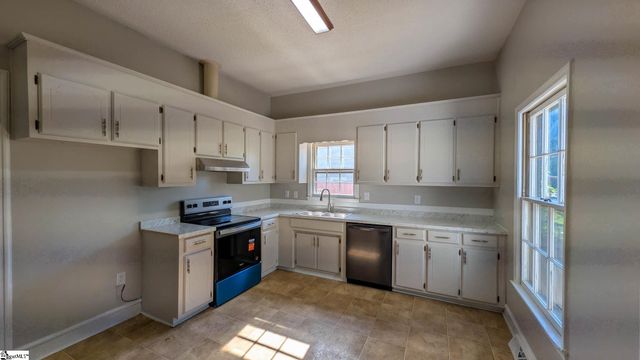 6 9th Street, Greenville, SC 29611