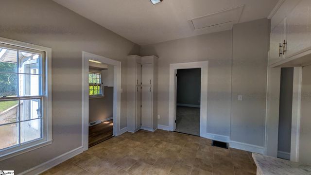 6 9th Street, Greenville, SC 29611