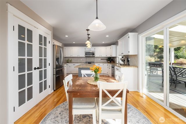 1014 S 38th Place, Mount Vernon, WA 98274