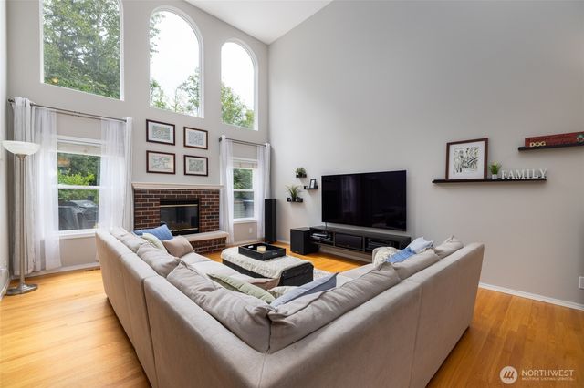 1014 S 38th Place, Mount Vernon, WA 98274