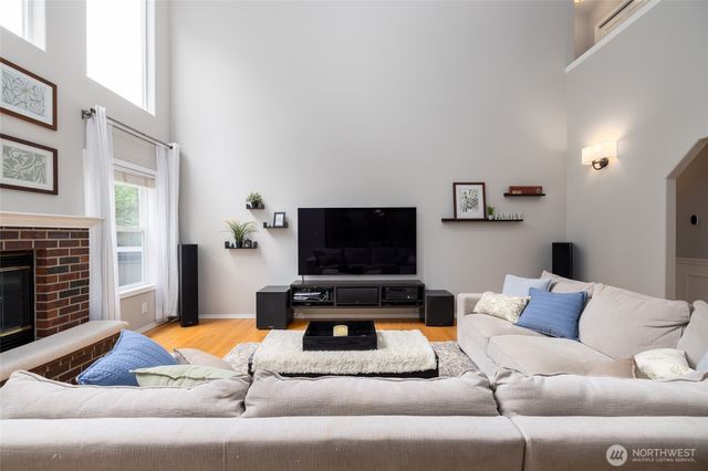 1014 S 38th Place, Mount Vernon, WA 98274