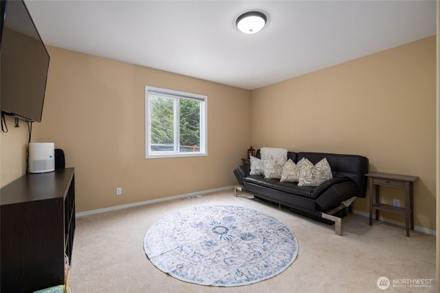 1014 S 38th Place, Mount Vernon, WA 98274