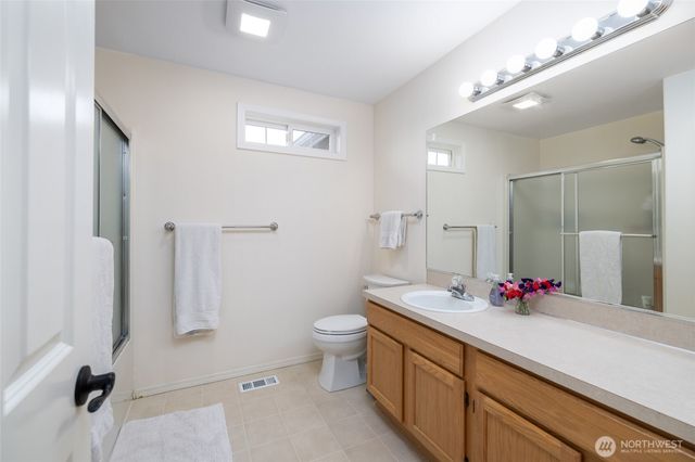 1014 S 38th Place, Mount Vernon, WA 98274