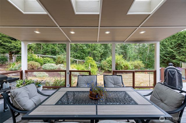 1014 S 38th Place, Mount Vernon, WA 98274