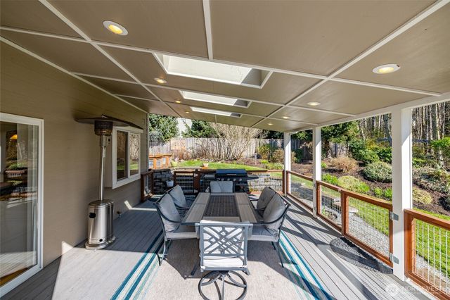 1014 S 38th Place, Mount Vernon, WA 98274