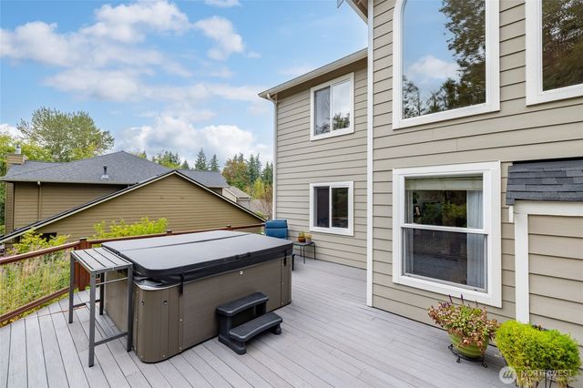 1014 S 38th Place, Mount Vernon, WA 98274