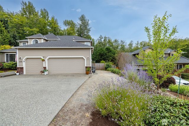 1014 S 38th Place, Mount Vernon, WA 98274