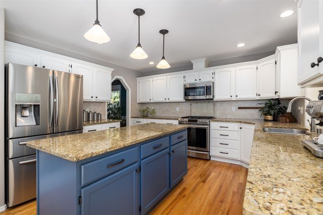 1014 S 38th Place, Mount Vernon, WA 98274