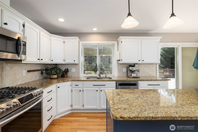 1014 S 38th Place, Mount Vernon, WA 98274