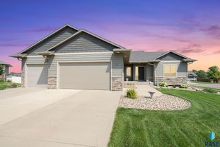 7104 S Cabot Cir, Sioux Falls, SD 57108
