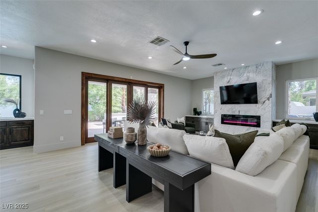 2200 Paseo Court, Las Vegas, NV 89117