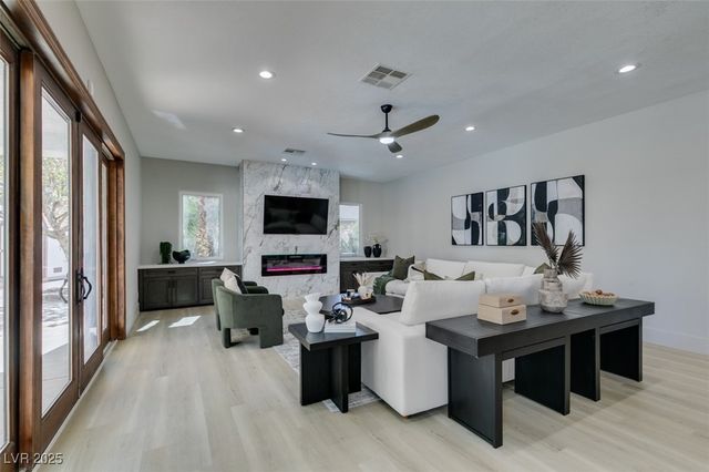 2200 Paseo Court, Las Vegas, NV 89117