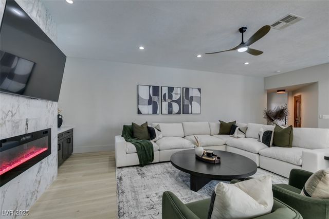 2200 Paseo Court, Las Vegas, NV 89117