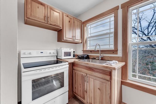 173 Princeton Avenue, Hollister, MO 65672