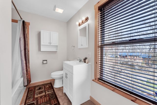 173 Princeton Avenue, Hollister, MO 65672