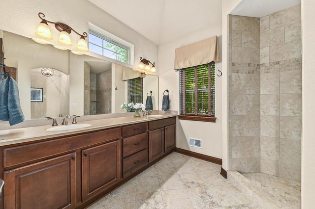 W197N5635 Powell DRIVE, Menomonee Falls, WI 53051