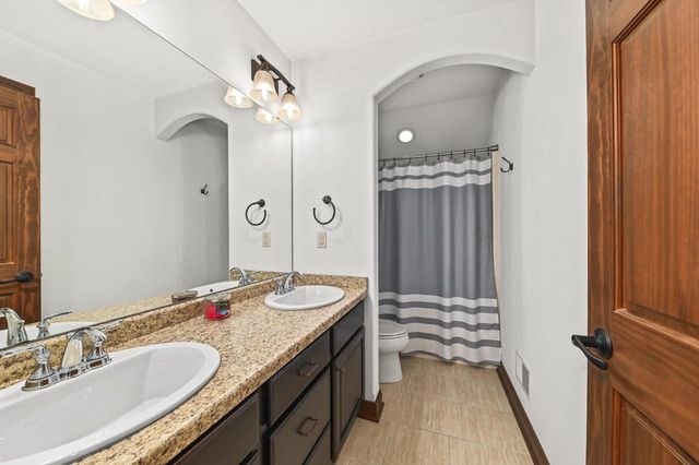 W197N5635 Powell DRIVE, Menomonee Falls, WI 53051