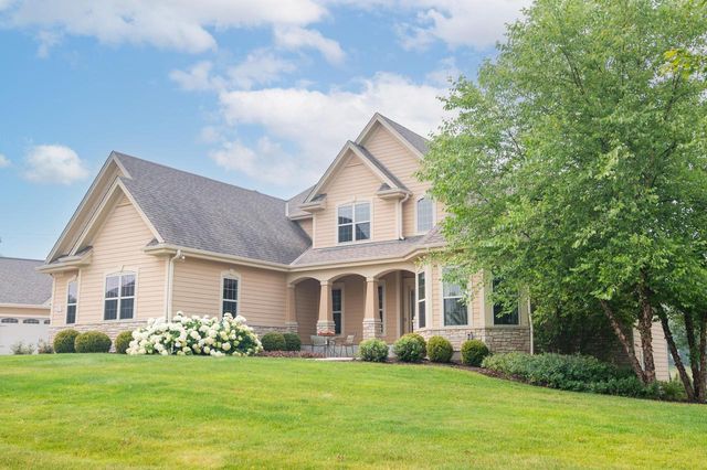 W197N5635 Powell DRIVE, Menomonee Falls, WI 53051