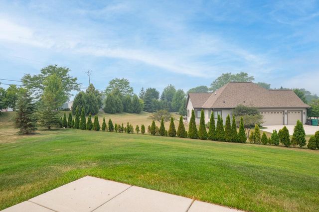 W197N5635 Powell DRIVE, Menomonee Falls, WI 53051