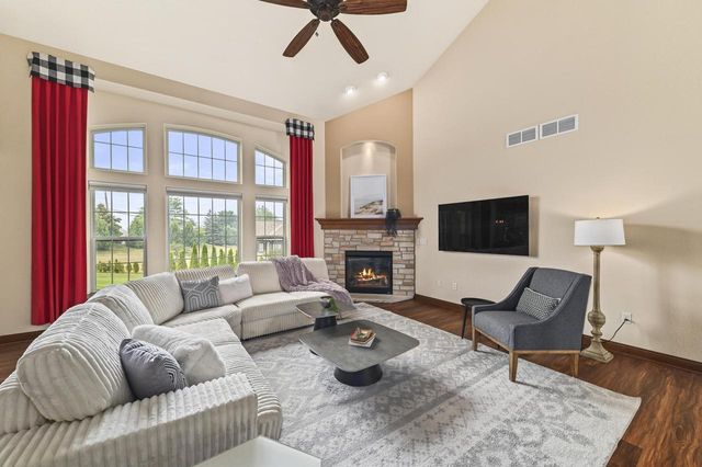 W197N5635 Powell DRIVE, Menomonee Falls, WI 53051