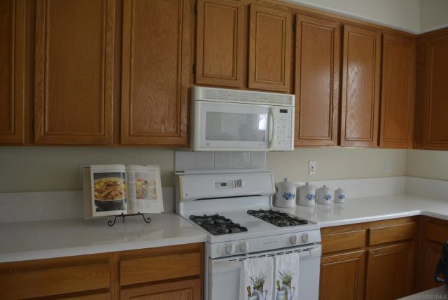 2466 Falcon Valley, Chula Vista, CA 91914