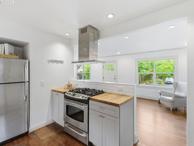 1584 N PRESCOTT St, Portland, OR 97217