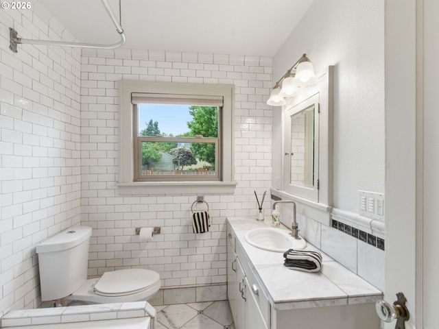 1584 N PRESCOTT St, Portland, OR 97217