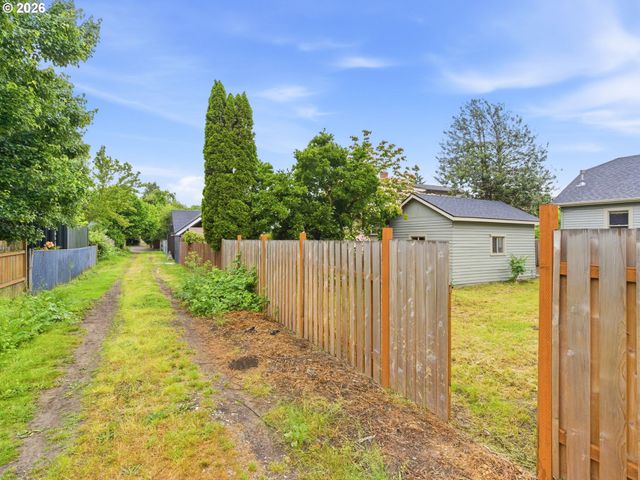 1584 N PRESCOTT St, Portland, OR 97217