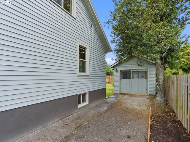 1584 N PRESCOTT St, Portland, OR 97217