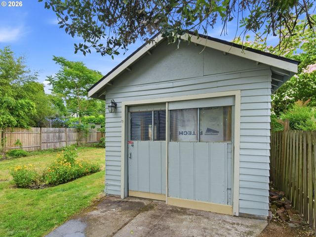 1584 N PRESCOTT St, Portland, OR 97217