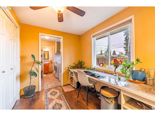 421 WOODLANE Dr, Springfield, OR 97477