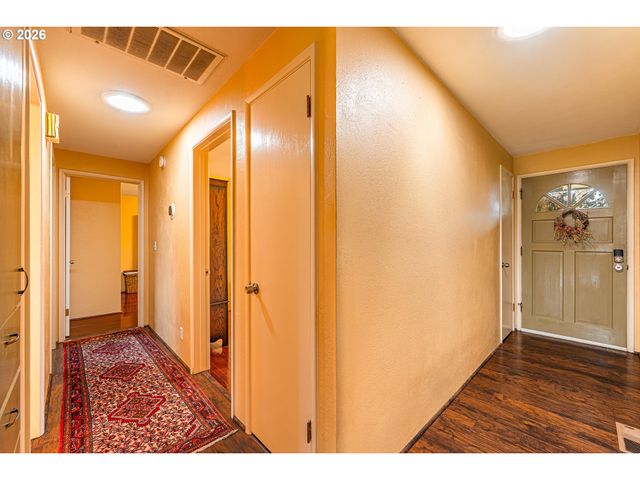 421 WOODLANE Dr, Springfield, OR 97477