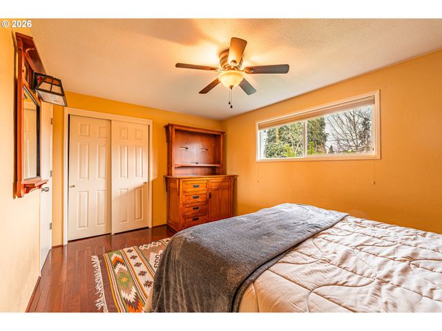 421 WOODLANE Dr, Springfield, OR 97477