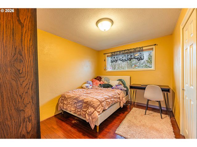 421 WOODLANE Dr, Springfield, OR 97477