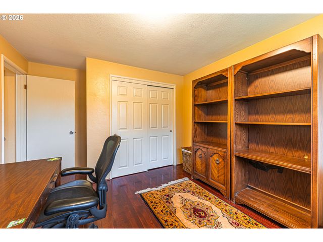 421 WOODLANE Dr, Springfield, OR 97477